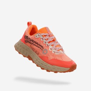 נעל בצבע כתום